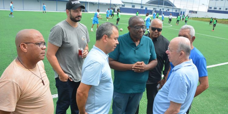 Garis ganham dia de folga e lazer em comemoração especial com José Ronaldo