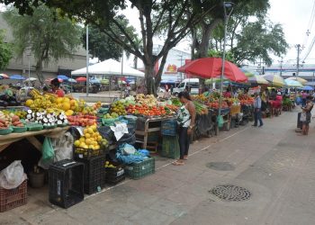 Prefeito anuncia licitação para barracas modernas nas feiras da Marechal e Bernardino Bahia