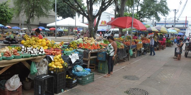 Prefeito anuncia licitação para barracas modernas nas feiras da Marechal e Bernardino Bahia