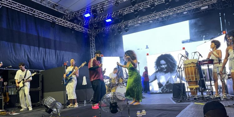 Russo Passapusso e Rachel Reis fazem da Praça da Matriz um palco de celebração e identidade