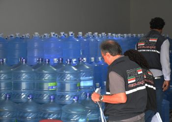PROCON notifica distribuidoras por validade de garrafões de água
