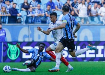 Com pênalti polêmico, Bahia é derrotado pelo Grêmio e se afasta do G-4