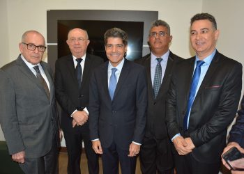 ACM Neto emociona Feira com discurso forte: “Meu compromisso com essa cidade só cresce”