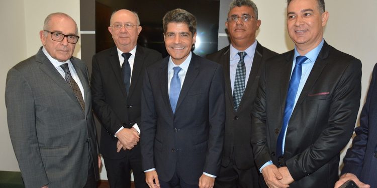 ACM Neto emociona Feira com discurso forte: “Meu compromisso com essa cidade só cresce”