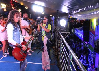 Luiz Caldas arrasta a pipoca e celebra 40 anos de “Magia” na Micareta