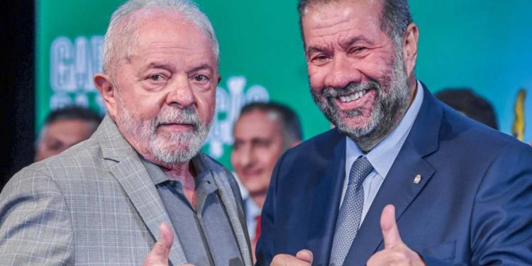 Crise no INSS pressiona Lupi, e demissão já é cogitada no Planalto