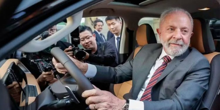 China anuncia R$ 27 bilhões em novos investimentos no Brasil