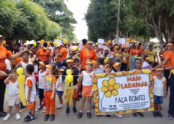 Maio Laranja: Cras de Maria Quitéria mobiliza comunidade em caminhada contra o abuso infantil