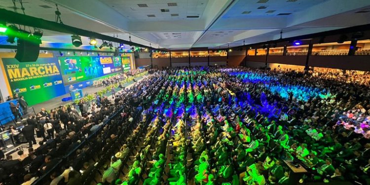 Marcha dos Municípios reúne mais de 11 mil líderes em Brasília com foco em reforma tributária e autonomia local