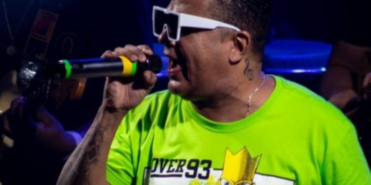 Revolusamba comanda o último dia da Micareta 2025 no Circuito Maneca Ferreira