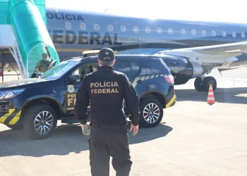 Chefe do PCC preso na Bolívia é transferido sob forte esquema de segurança para presídio em Brasília