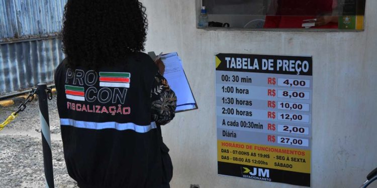 Procon intensifica fiscalização e encontra irregularidades em estacionamentos de Feira de Santana