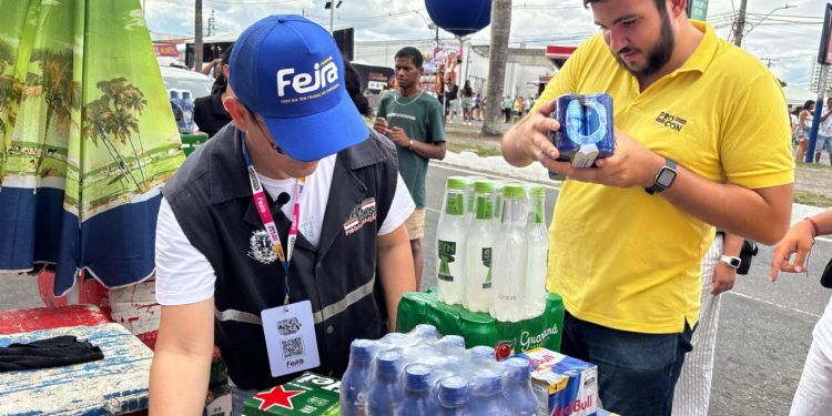 Procon descarta alimentos vencidos no primeiro dia da Micareta de Feira