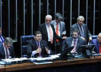 Senado aprova PEC que inclui guardas municipais na segurança pública
