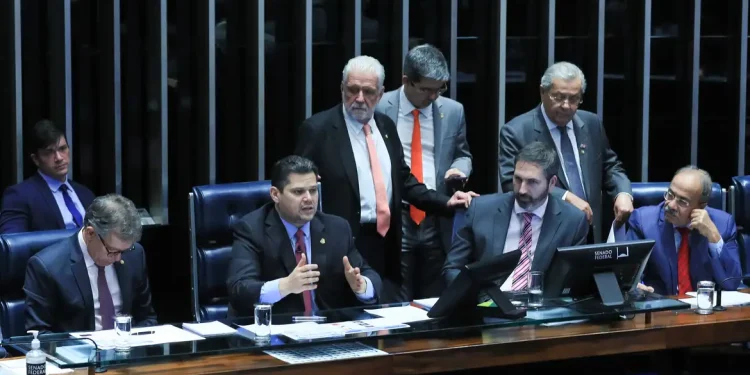 Senado aprova PEC que inclui guardas municipais na segurança pública