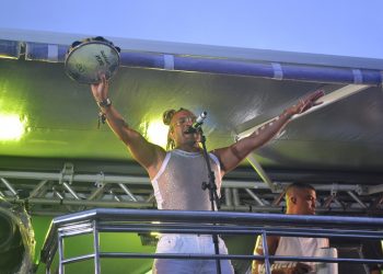 Timbalada agita a Micareta com tambores e muita energia