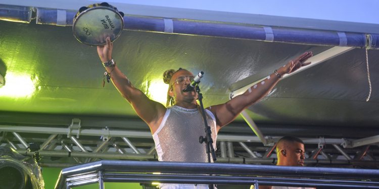 Timbalada agita a Micareta com tambores e muita energia