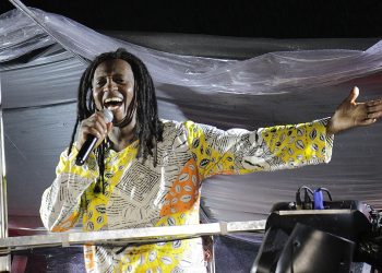Samba-reggae de Tonho Matéria incendeia o Circuito Maneca Ferreira