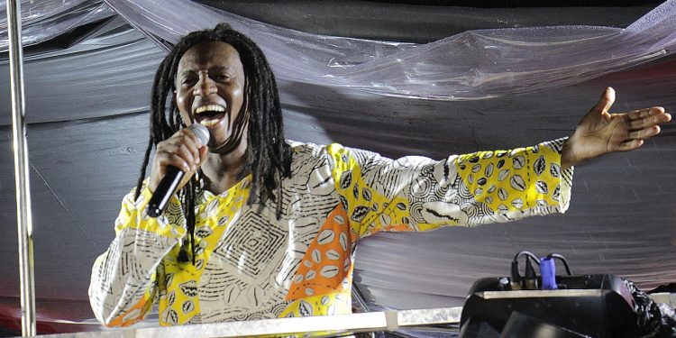 Samba-reggae de Tonho Matéria incendeia o Circuito Maneca Ferreira