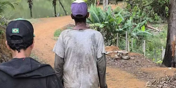 Sete trabalhadores são resgatados de trabalho análogo à escravidão em fazenda no sul da Bahia