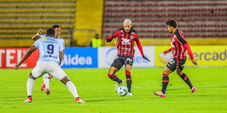 Vitória perde no Equador e dá adeus à Sul-Americana