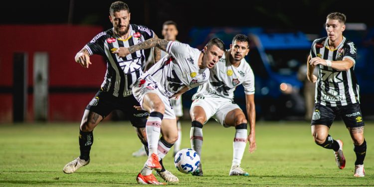 Vitória perde para o Santos no Barradão e volta à zona de rebaixamento do Brasileirão