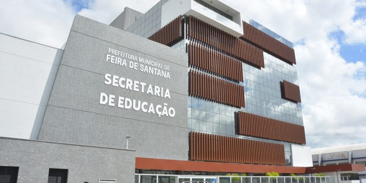 Prefeitura de Feira de Santana prorroga divulgação do resultado de seleção para 500 cuidadores escolares