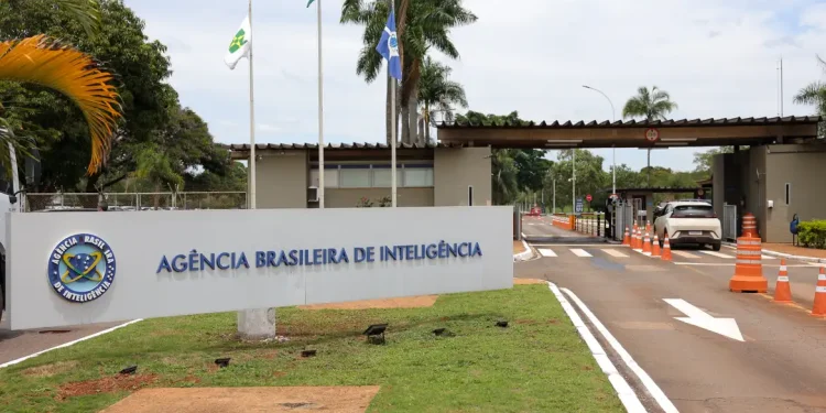 PF indicia Carlos Bolsonaro e Alexandre Ramagem no caso da “Abin Paralela”