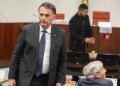 Bolsonaro nega golpe, pede desculpas ao STF e volta a criticar urnas eletrônicas