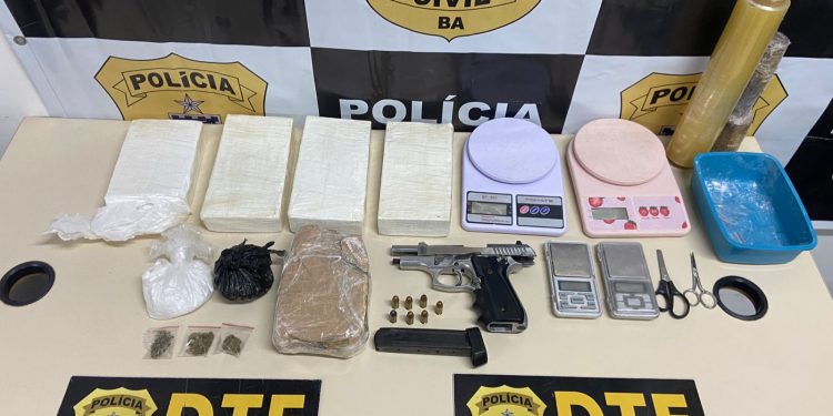 Polícia Civil prende homem por tráfico de drogas e posse ilegal de arma em Feira de Santana