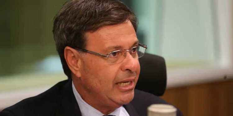 Ex-ministro do Turismo Gilson Machado é preso pela PF sob suspeita de envolvimento em esquema de passaporte falso