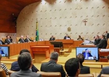 STF suspende julgamento sobre responsabilidade das redes por postagens ilegais