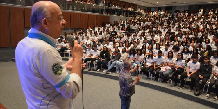 Programa Jovem Aprendiz Feirense é relançado com mais de 900 jovens em formação profissional
