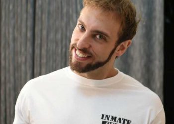 Leo Lins é condenado a mais de 8 anos de prisão por discurso de ódio em show de comédia
