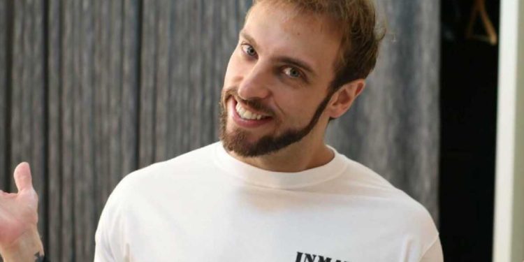 Leo Lins é condenado a mais de 8 anos de prisão por discurso de ódio em show de comédia