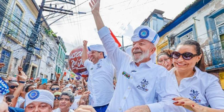 Lula confirma presença no desfile do 2 de Julho em Salvador, ao lado de aliados e movimentos sociais