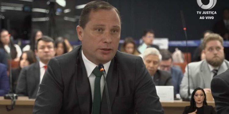 Mauro Cid afirma ao STF que Braga Netto financiou acampamentos golpistas