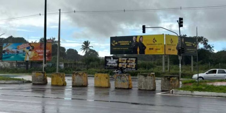 Retorno da Avenida Nóide Cerqueira segue interditado em Feira de Santana até o fim de junho