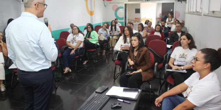 Feira de Santana inicia programa que leva temas como trabalho, ética e cidadania para salas de aula