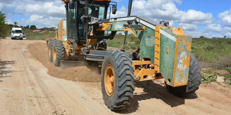 Chuvas forçam suspensão de patrolamento em estradas da zona rural de Feira de Santana