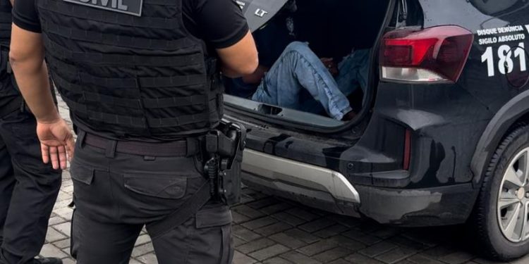 Homem é preso em Feira de Santana por ameaçar e perseguir ex-companheira