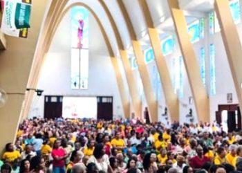 Missa dos Romeiros reúne multidão em celebração a Santo Antônio em Feira de Santana