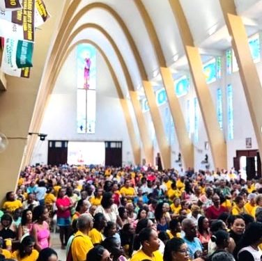 Missa dos Romeiros reúne multidão em celebração a Santo Antônio em Feira de Santana