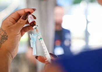 Vacina meningocócica ACWY será aplicada em bebês a partir de julho: veja o que muda