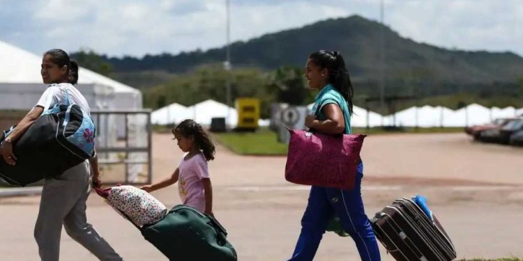 Cresce número de imigrantes no Brasil; venezuelanos lideram e país registra maior índice