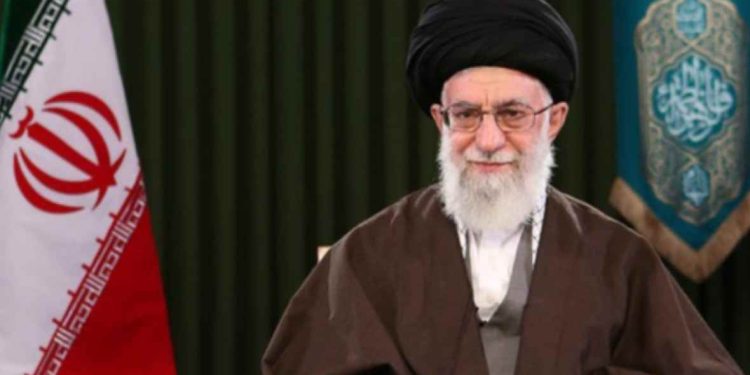 Khamenei desafia os EUA e promete retaliação após ataques de Israel ao Irã