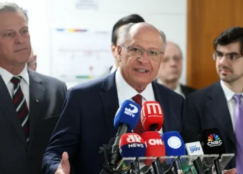 Governo busca acordo para evitar tarifaço dos EUA; empresários descartam retaliação