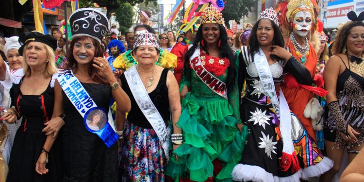 Bando Anunciador promete colorir as ruas de Feira com irreverência, tradição e fantasia neste domingo
