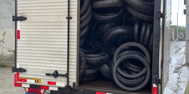 Polícia civil recupera carga de 431 pneus e veículo roubado em Feira de Santana