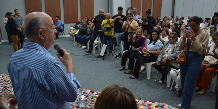 Conferência reúne dezenas de idosas em Feira de Santana para debater direitos e inclusão